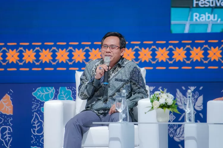 Wakil Menteri Koperasi dan UKM Republik Indonesia Helvi Yuni Moraza