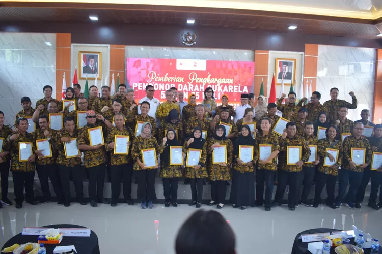 82 Pendonor Darah Sukarela Asal Kota Tangerang Terima Penghargaan di PMI Provinsi Banten