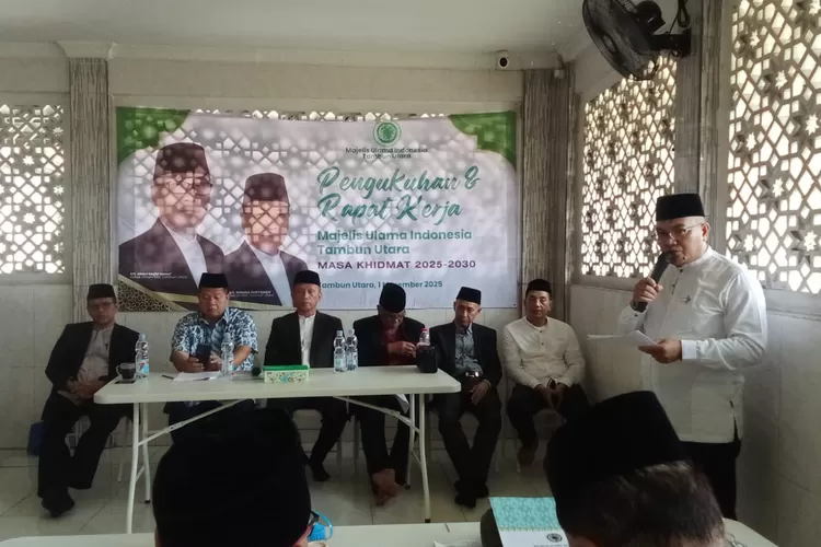 Kiai Mahmud Lantik Pengurus MUI Tambun Utara