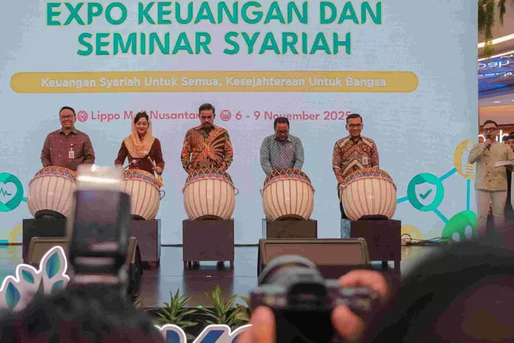Wakil Gubernur (Wagub) DKI Jakarta, Rano Karno, menghadiri acara Expo Keuangan dan Seminar Syariah (EKSiS) tahun 2025