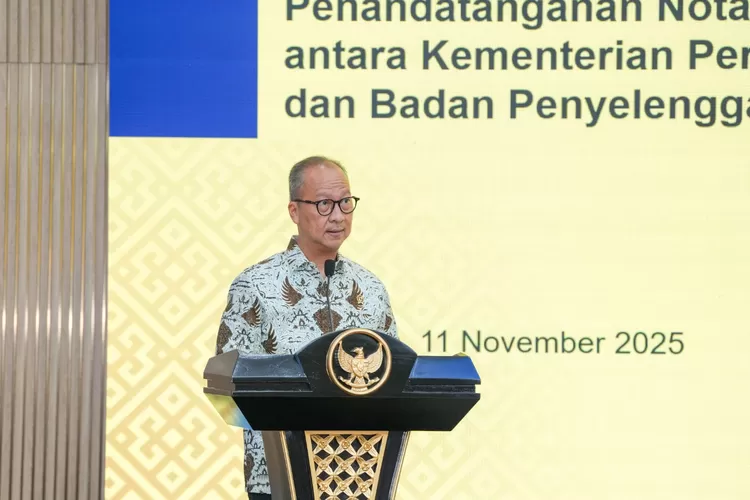 Menteri Perindustrian Agus Gumiwang Kartasasmita 