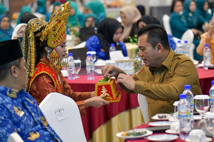 Gubernur Kepulauan Riau, H. Ansar Ahmad