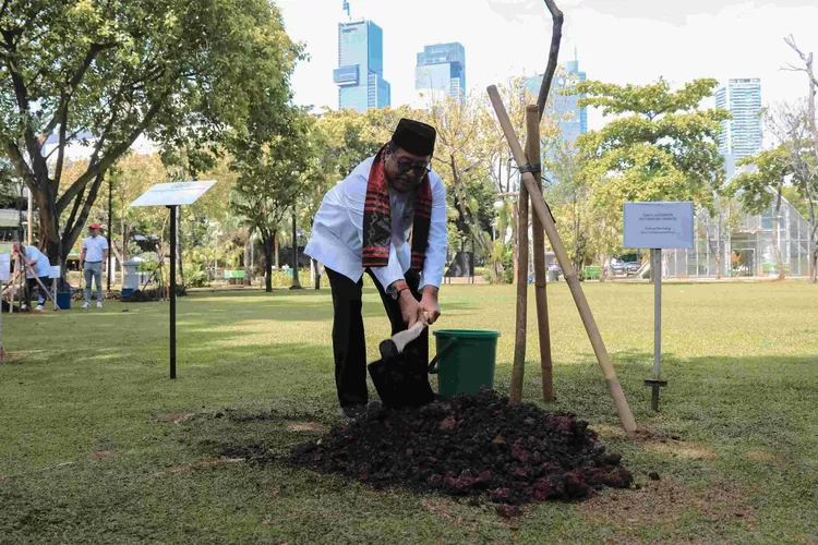 Wagub Rano Tanam 40 Pohon Menteng, Ajak Kolaborasi &ldquo;Rawat Masa Depan&rdquo;