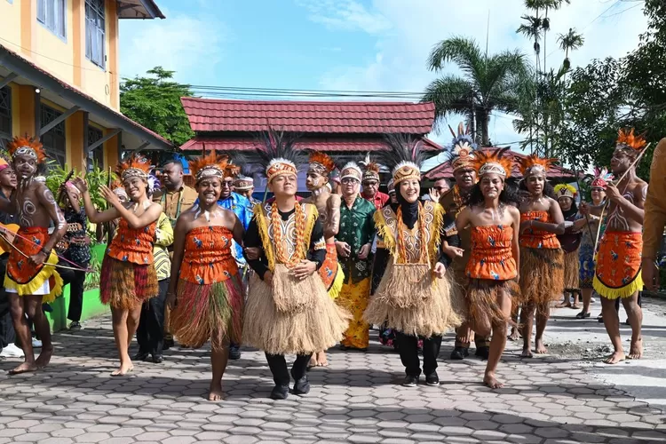 Semarak HGN 2025 di SMAN 1 Manokwari, Pemerintah Perkuat Dukungan bagi Guru