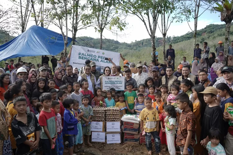 Pengungsian Penyintas Banjir dan Longsor di Sumatera dan Aceh  Berstandar Darurat