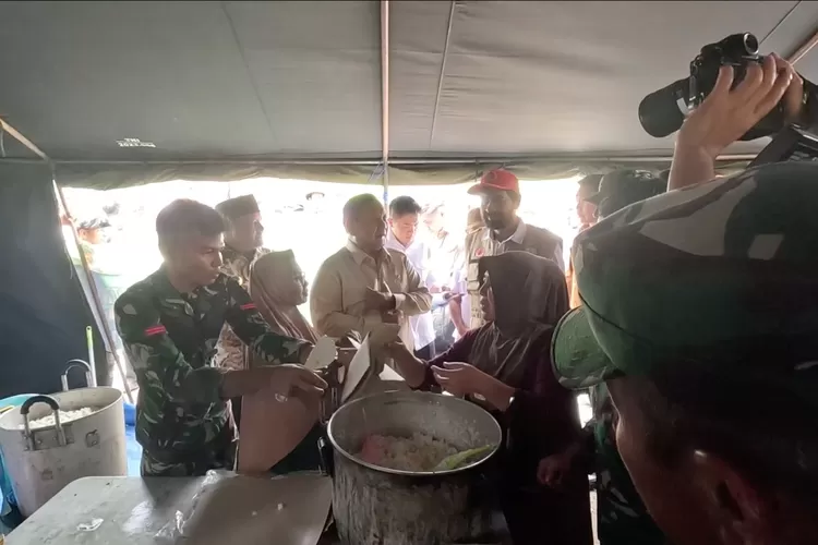 Dengan Suara Bergetar, Prabowo Sampaikan Terima Kasih ke Petugas dalam Rapat Penanganan Bencana di Aceh
