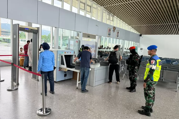 TNI AU  Amankan 9 Paket Sampel Nikel Dangerous Goods 