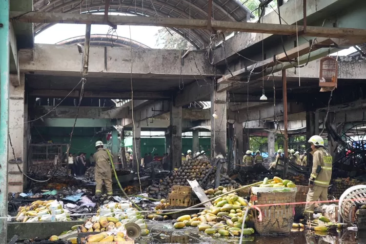 Respons Cepat Pemprov DKI Atasi Kebakaran di Pasar Induk Kramat Jati