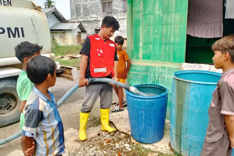 Relawan PMI kota Tangerang, Ari Kurniawan di benacan Sumatera-Aceh 