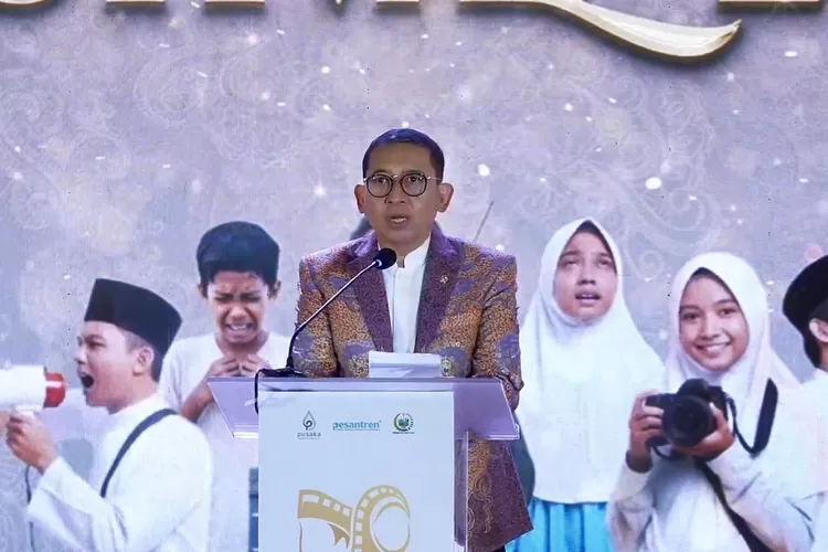Menteri Kebudayaan Republik Indonesia, Fadli Zon, memberikan saambutan di Malam Anugerah SANFFEST 2025