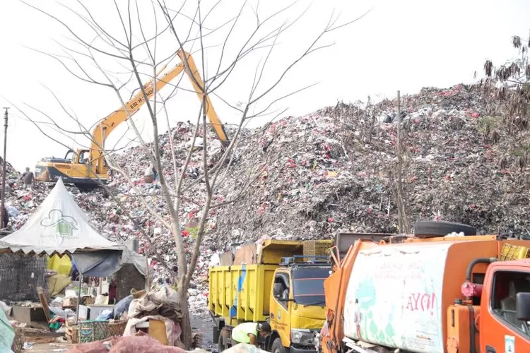 Solusi Terhadap Penumpukan Sampah Di TPA Rawa Kucing Oleh Pemkot