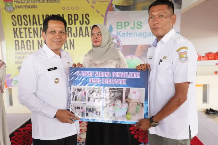 Perlindungan Bagi Nelayan Saat Melaut, Pemkab Tangerang Berikan BPJS ...