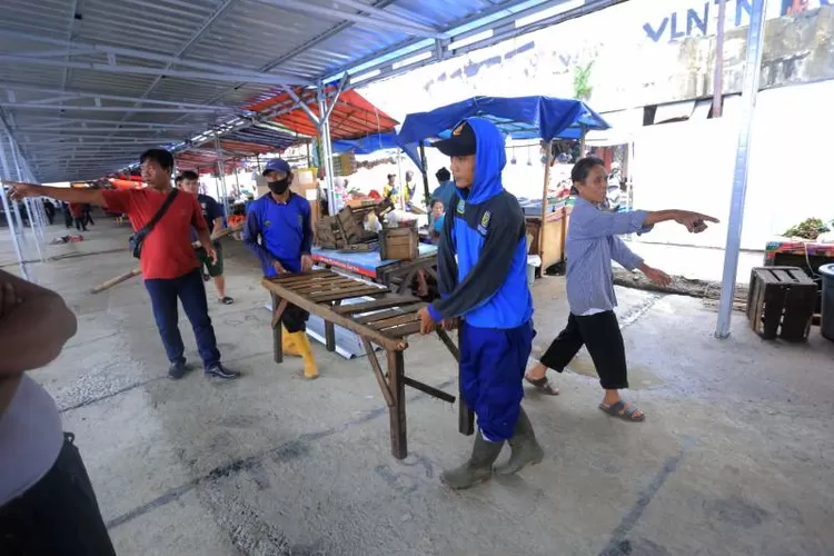 Sekda Bantu Yang Kesulitan Pindah, Pedagang Pasar Anyar Mulai Berpindah ...