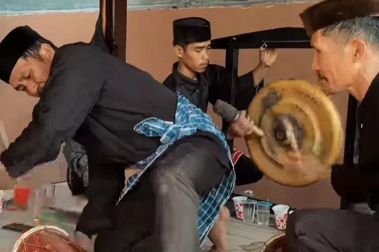 Pamacca Seni Bela Diri Tradisional Suku Mandar Ini Daya Tariknya - Ukm ...