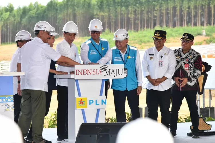 Presiden Jokowi Groundbreaking Pembangunan PLTS PLN 50 MW Di IKN ...