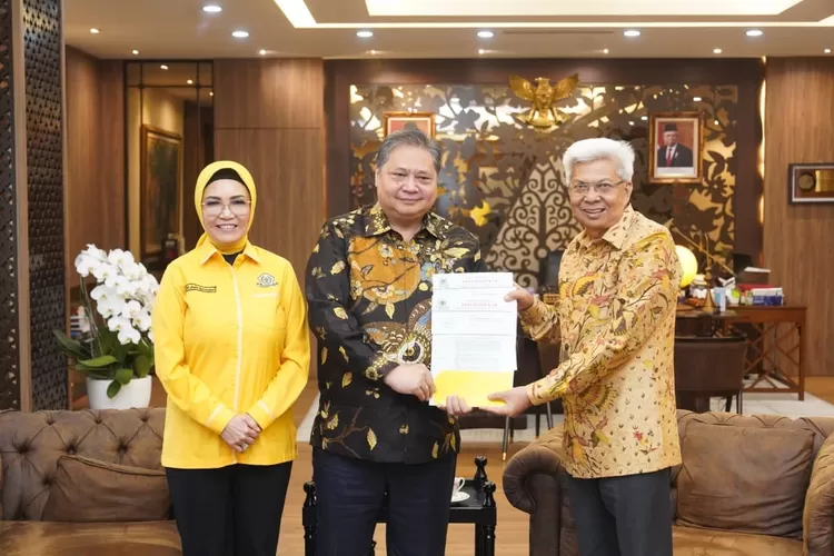 Pemberian SK Dukungan paslon Matahati.