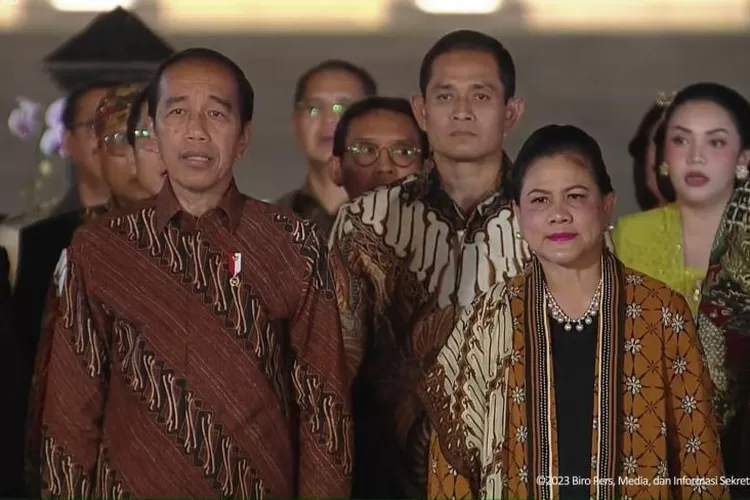 Mengapa Para Pejabat Di Indonesia Mayoritas Mengenakan Kemeja Batik ...