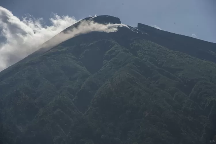 Erupsi, Gunung Gamalama Di Ternate Semburkan Abu Vulkanis Setinggi 500 ...