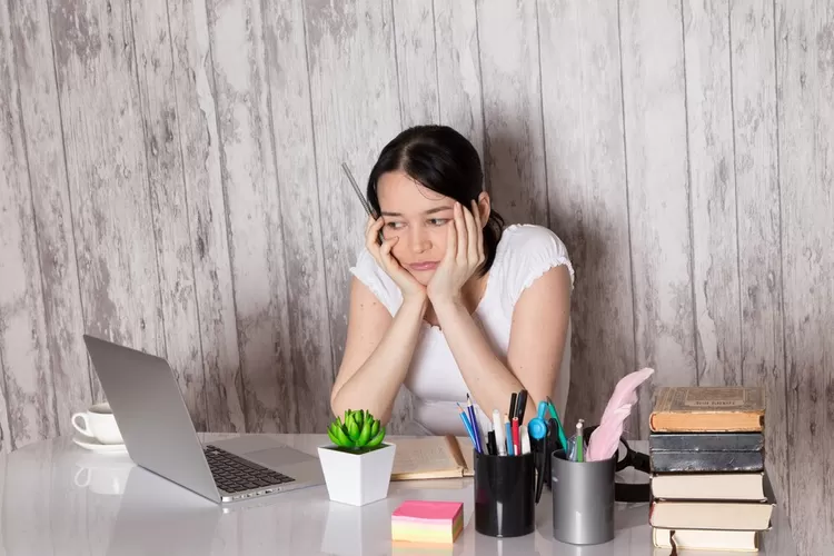 Cara Mengatasi Stres saat berpuasa. (freepik.com/@KamranAydinov)