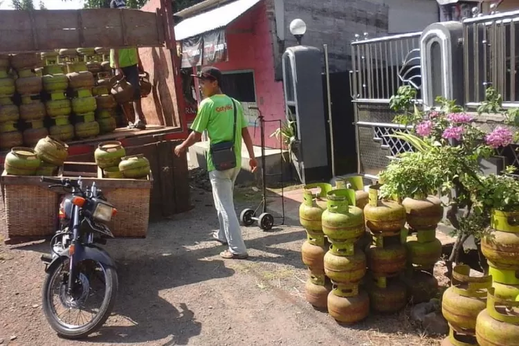 Agen Resmi Saat Menyalurkan Gas LPG 3 KG ke para pengecer