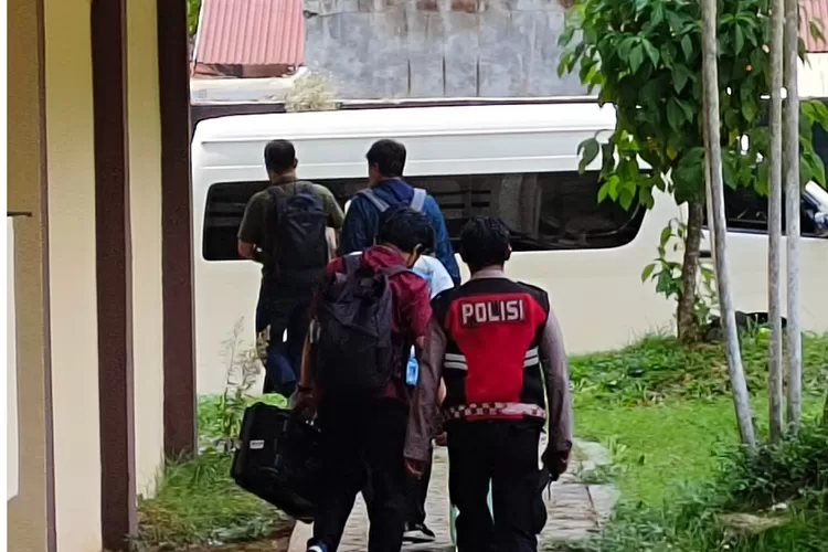 Buntut Usut Kasus Perkara Suap, KPK Geledah Kantor Dan Rumah Di ...