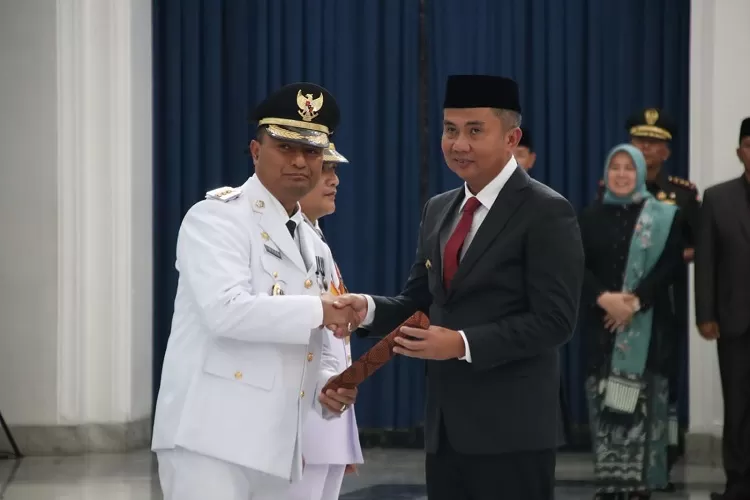 Pj Gubernur Jawa Barat Resmi Lantik Imran Sebagai Pj Bupati Subang ...