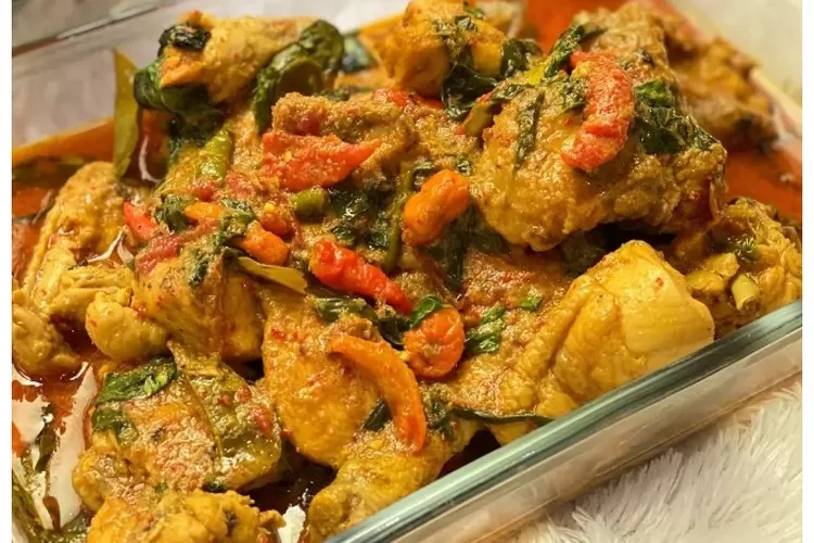 Resep ayam woku kemangi khas Manado super lezat dan sedap   (TIMENEWS/Poto : Instagram @linasutiono)