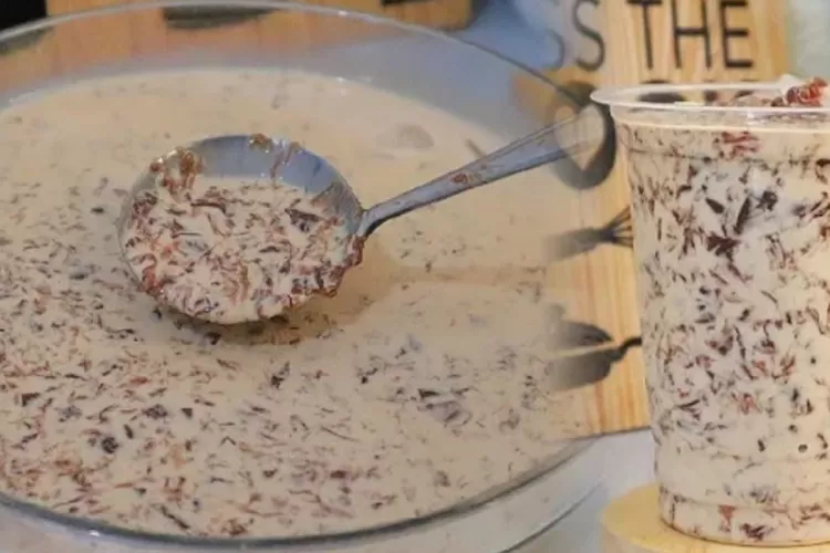 Menu takji ini enak banget, simak yuk resep dari es lumut coklat cappucino. (Tangkap layar Ulis Kitchen)