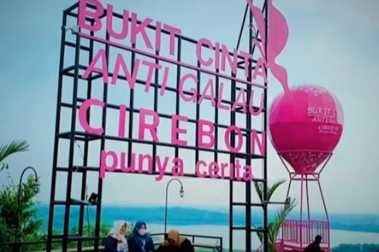 Indah sekali Bukit Cinta Anti Galau menarik dikunjungi. (Tangkapan layar dari akun YouTube Padepokan Anti Galau Ujang Busthomi)