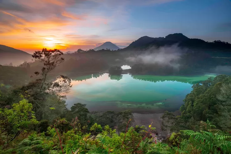 Wisata dieng dengan keindahan alam seperti dunia fantasi (Wikipedia)