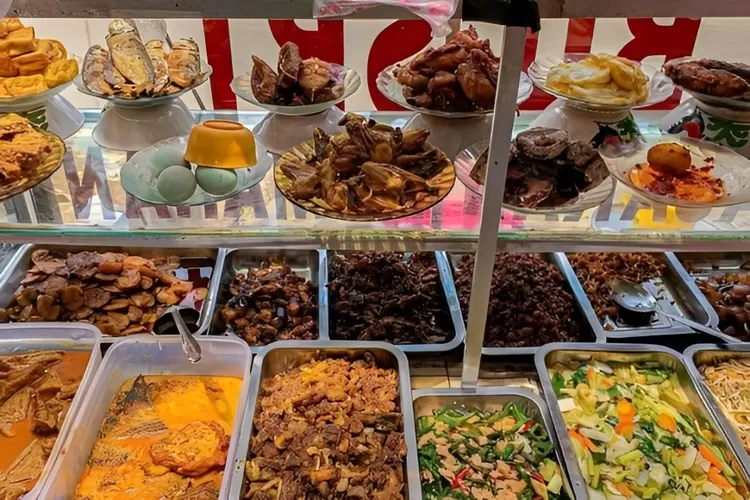 Ilustrasi lauk di warteg (Instagram@gilamakannn)