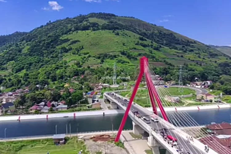 Jembatan Tano Ponggol: Ikon Baru Pulau Samosir Yang Sedang Viral Dan ...