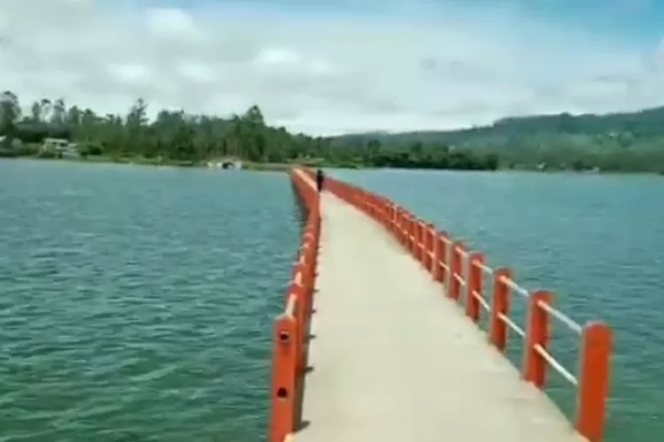 Jembatan Cinta Situ Cileunca, Bandung (Tangkapan Layar YouTube@Nikreuh Official )