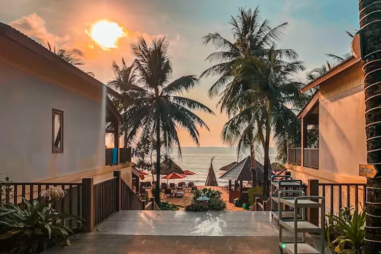 Ilustrasi penginapan The Royal Joglo dekat pantai Gunung Kidul Yogyakarta. (Pexels/ Nextvoyage)