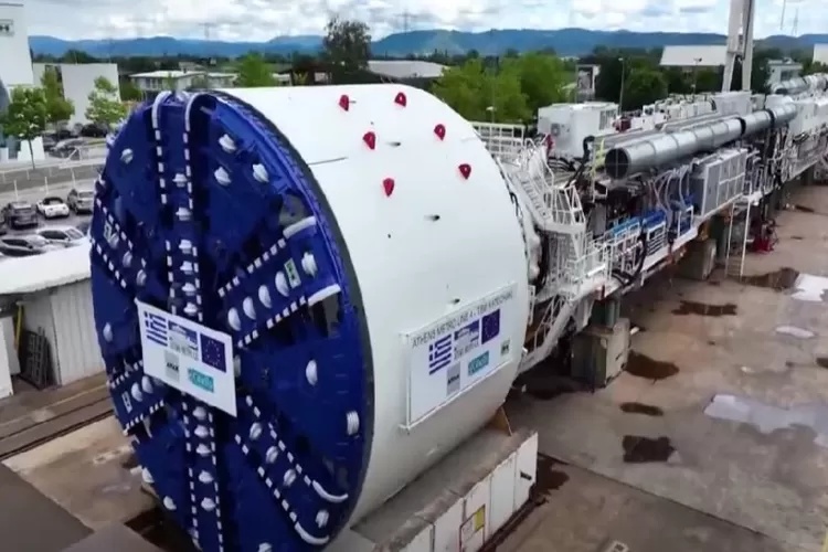 Mesin bor raksasa canggih asal Jepang yang disebut Tunnel Boring Machine (TBM). (IG @rodapapat)