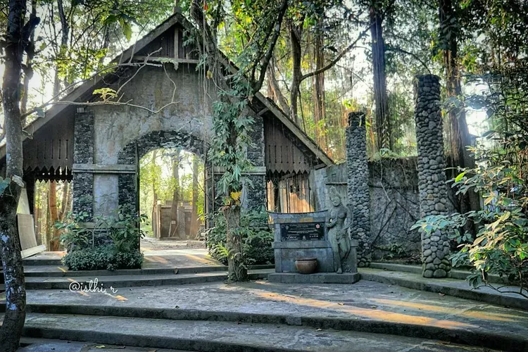 Museum Ullen Sentalu , Daerah Istimewa Yogyakarta.  (visitingjogja.jogjaprov.go.id)