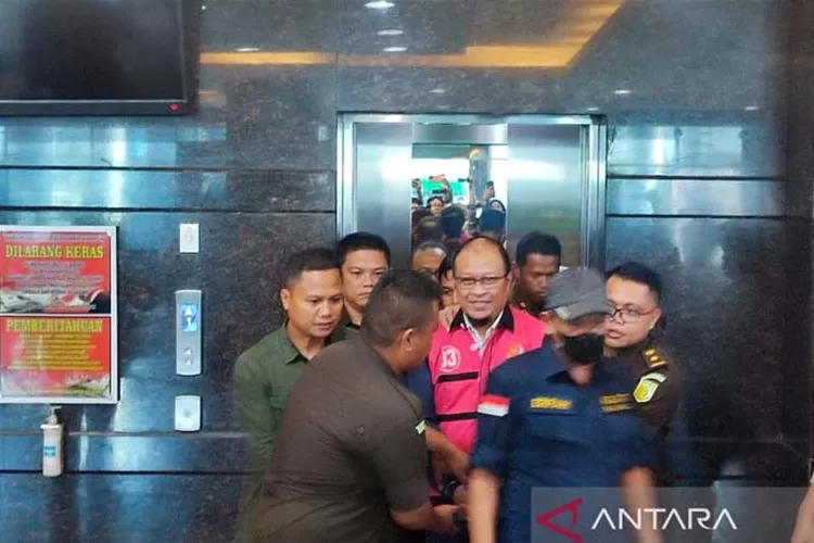 Adik Mentan Syahrul Yasin Limpo Ditetapkan Sebagai Tersangka Korupsi ...