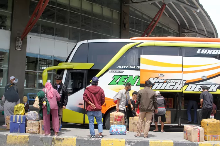 H-7 Lebaran, Pemudik Di Terminal Lebak Bulus Cenderung Masih Normal ...