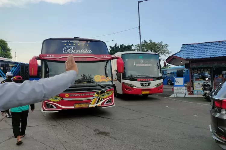 Terminal Kalideres Alami Puncak Arus Mudik H-3 Lebaran Malam Ini - Jawa Pos