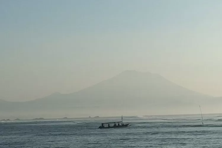 BMKG Imbau Masyarakat Pesisir Waspada Gelombang Tinggi Hingga Enam ...