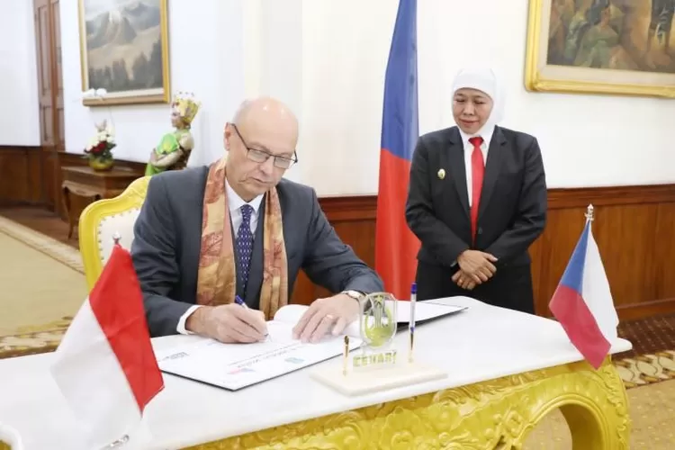 Gubernur Jatim Bahas Peluang Kerja Sama Industri Manufaktur Hingga ...