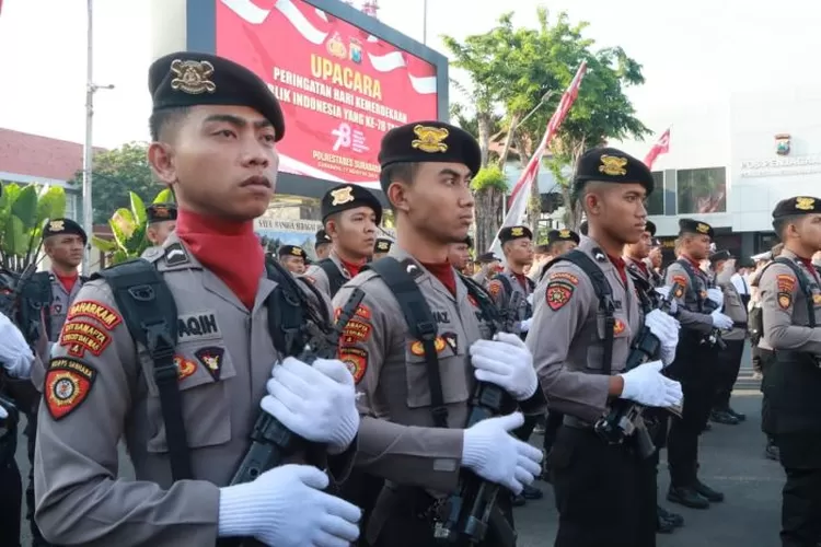 Polrestabes Surabaya Beri Penghargaan Kepada Polisi Berprestasi - Jawa Pos