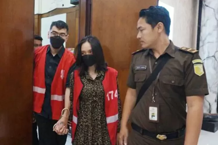 Dua Terdakwa Video Asusila Kebaya Merah Minta Dihukum Ringan, Pengacara