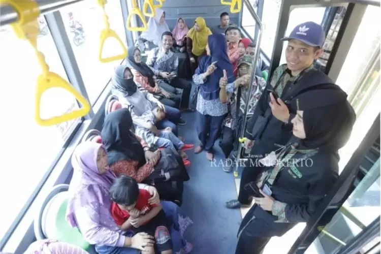 Keluhan Penumpang Akibat Macet di Jalur Bus Trans Jatim
