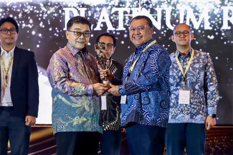 Terapkan Prinsip Keberlanjutan, Bank Bjb Raih Platinum Rank Asia ...