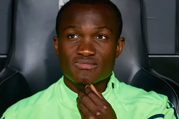 Berita Duka! Striker Tim Nasional Ghana, Raphael Dwamena Dikabarkan Meninggal Dunia Usai Terjatuh di Tengah Lapangan