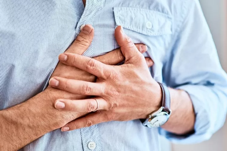 Serangan-jantung-1-1147758242 Mengenal Kesehatan Jantung: Ketahui Petunjuk Penting, Salah Satunya Adalah Perubahan Warna Kulit