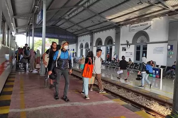 Libur Panjang-Cuti Bersama Bikin Penumpang Stasiun-Terminal Terjadi ...