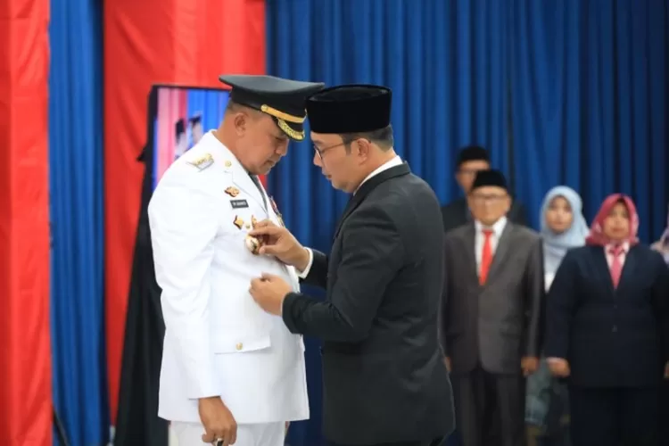 Resmi Dilantik Ridwan Kamil, Tri Adhianto Jadi Wali Kota Bekasi - Pojok ...