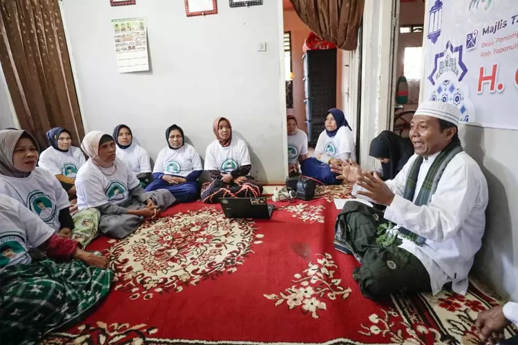 Tuan Guru Ganjar Ajak Ibu Ibu Majelis Taklim Belajar Agama Sambil